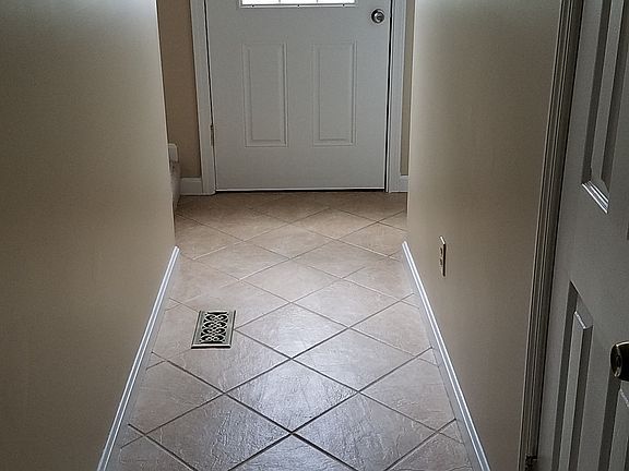 2nd image of 1489 Yorktowne Dr