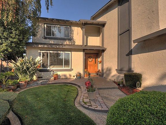 2nd image of 30 Park Fletcher Pl
