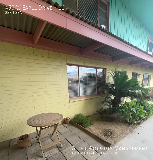 Charming 2-Bedroom Townhome with Community Pool in Phoenix! — Photo 1