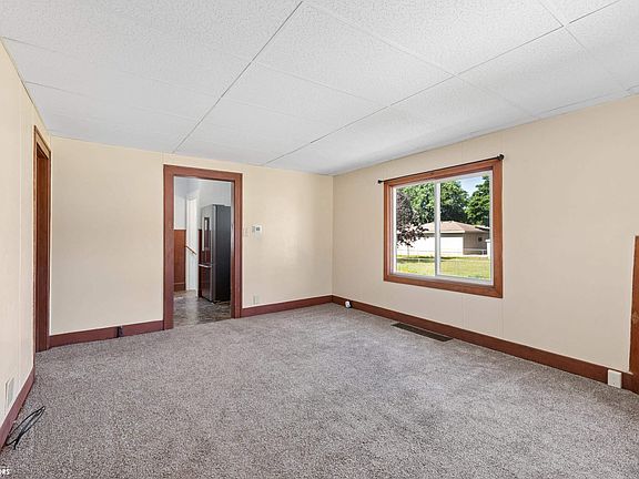 5th image of 825 15th St SE