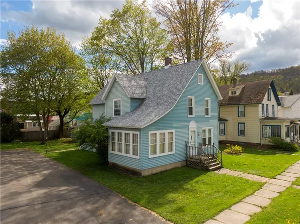 17 Conkey Ave, Norwich, NY 13815