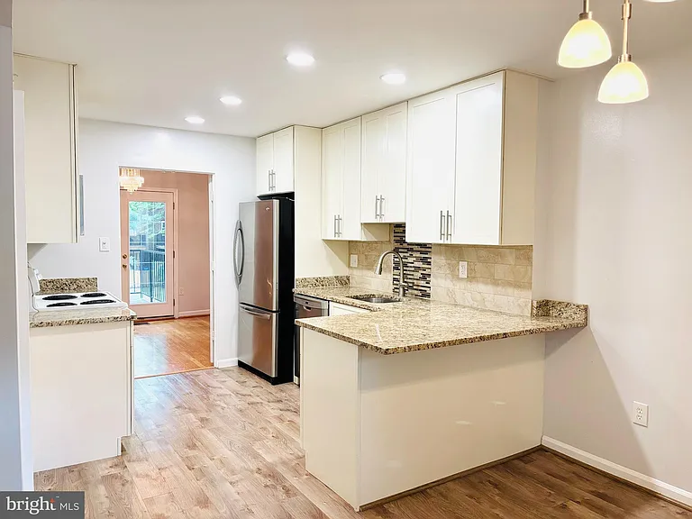 11741 N Shore Dr — Photo 2