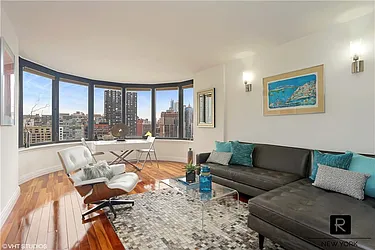 Rented by R New York