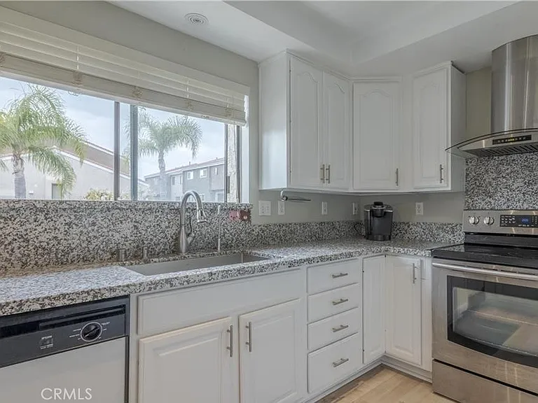 6 Lincoln Ct — Photo 2