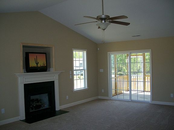 3rd image of 113 Trinity Cir