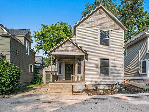 2nd image of 311 Robey Pl SE