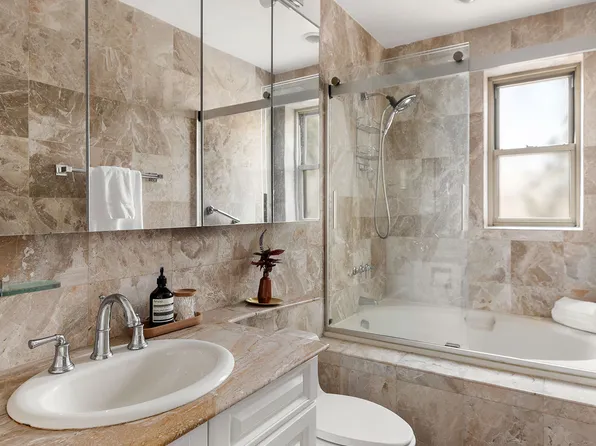 415 East 52nd Street image 9 of 10