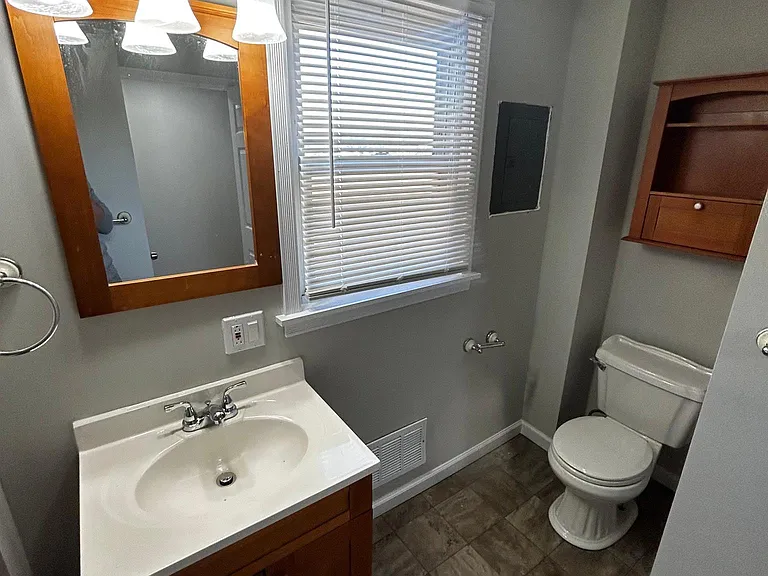 1616 Ferry St #2 — Photo 13