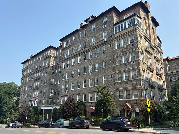 2nd image of 16 N Chatsworth Ave APT 600