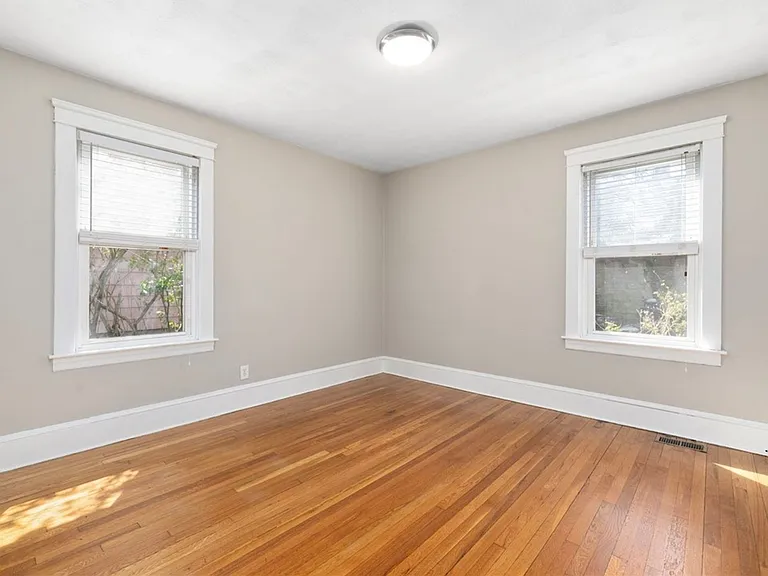 92 Colonial Road — Photo 22