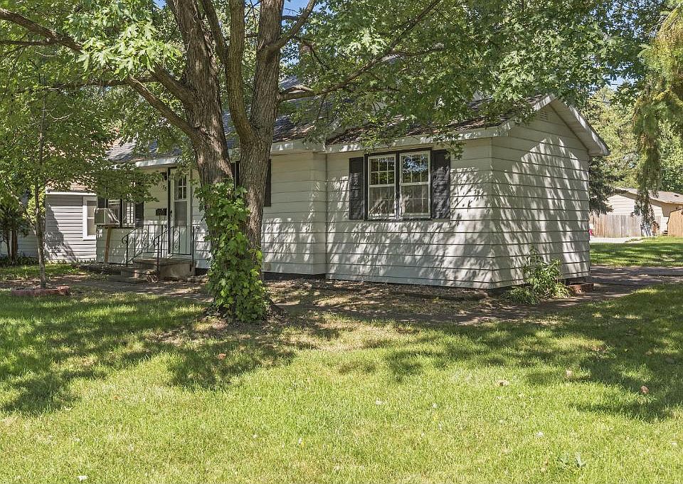 1st image of 138 35th Ave N