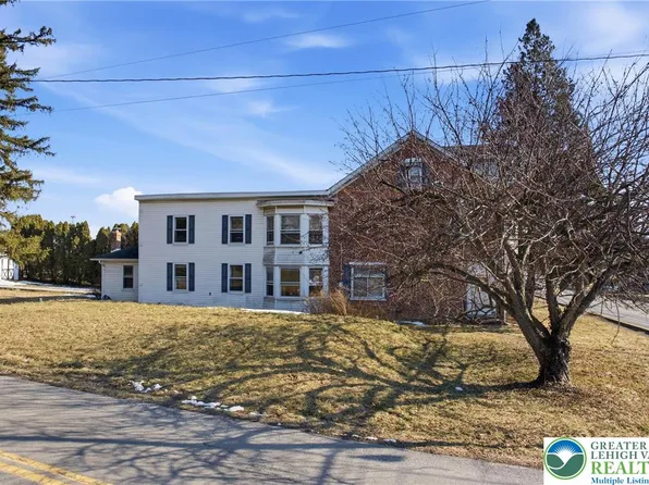 2786 Stadium Dr, Orefield, PA 18069