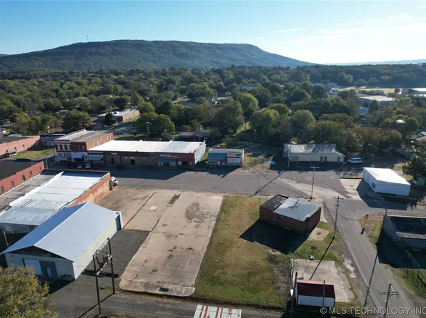 E 1st St, Heavener, OK 74937