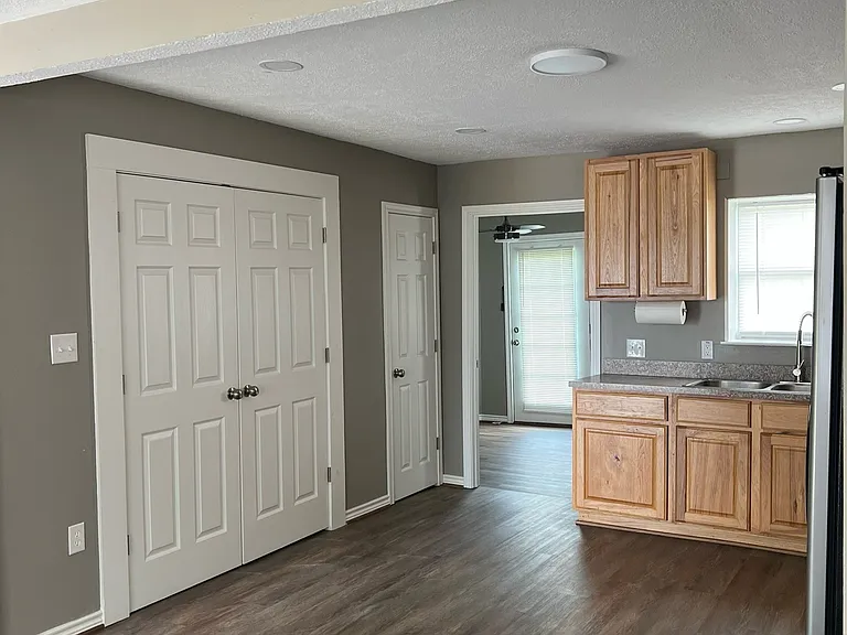 24001 Frontier Ln — Photo 3