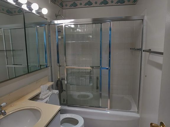 3rd image of 88 W Schiller St APT 2208