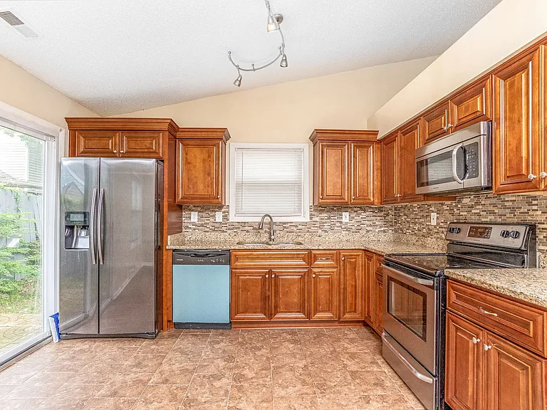 3864 Meadowbrook Ct — Photo 3