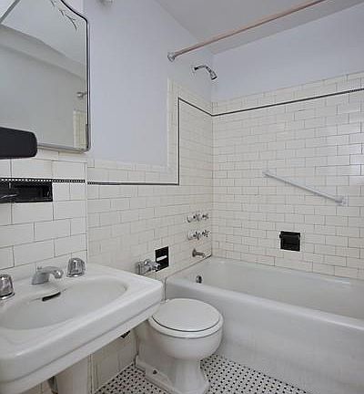 5th image of 319 E 50th St APT 5D