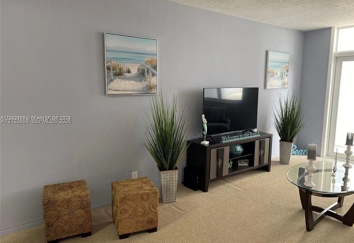 Galt Towers Condo — Photo 3