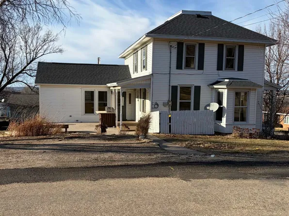 216 S Washington St, Elizabeth, IL 61028