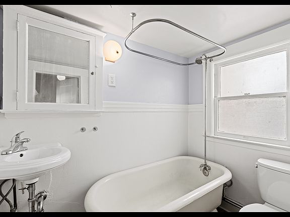 4th image of 985 Pine St #19