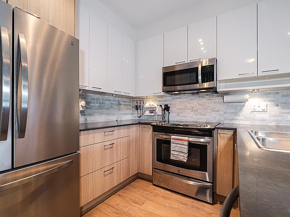 5th image of 210 Lebleu St #409