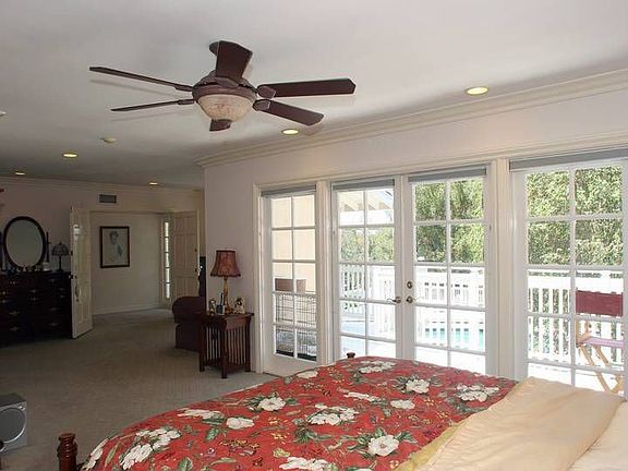 4th image of 4880 Brewster Dr