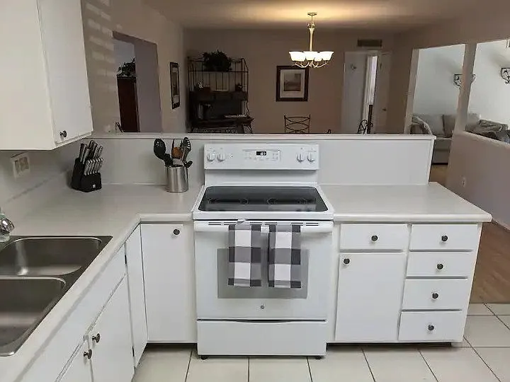 4212 E Dragoon Ave — Photo 5