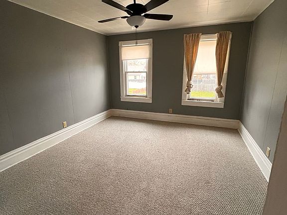 4th image of 709 S Greenlawn Ave
