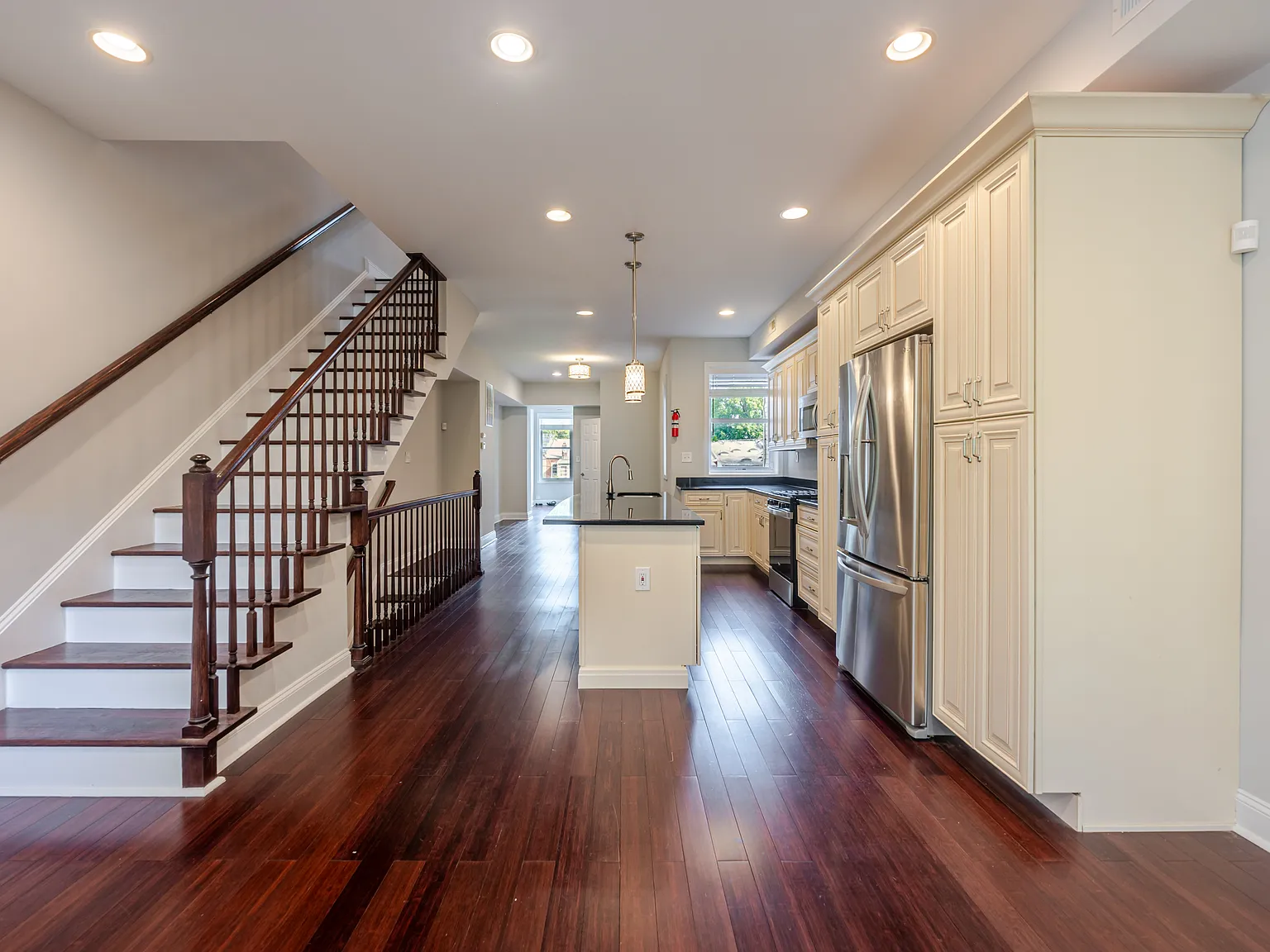 5 bed, 3.5 bath, 2700 sqft, $5,695 — Photo 3