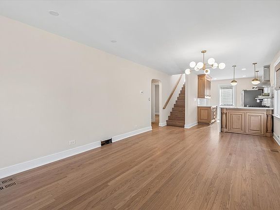 3rd image of 5905 N Melvina Ave