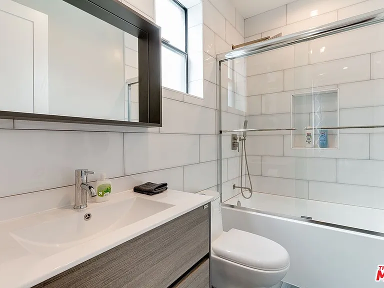 4826 W Pickford — Photo 31
