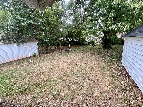 3rd image of 1821 S Florence Ave