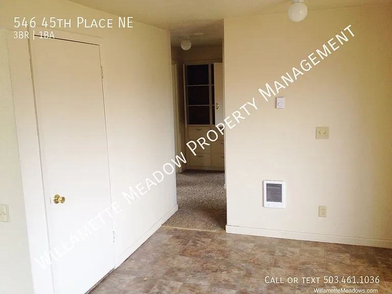 546 45th Pl NE — Photo 3