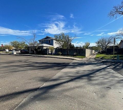 5th image of 2124 Royal Ridge Dr