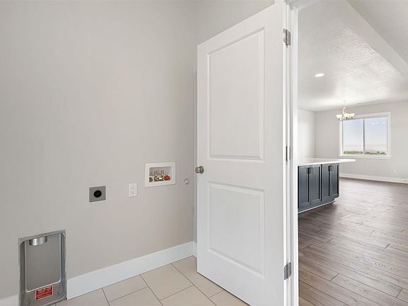 5th image of 4508 Laurel Ct W