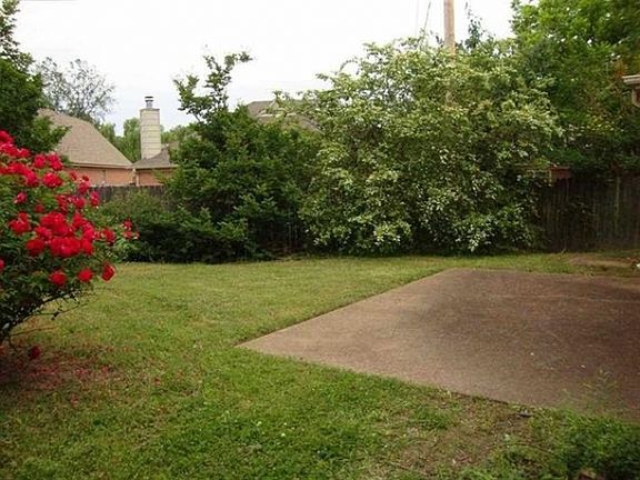 3rd image of 2816 Garden Park Dr