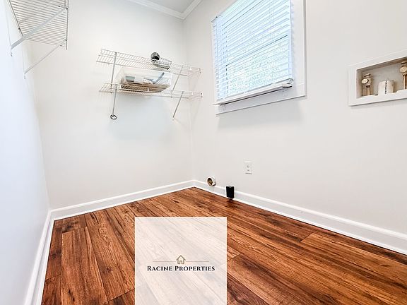 3rd image of 224 West Rd
