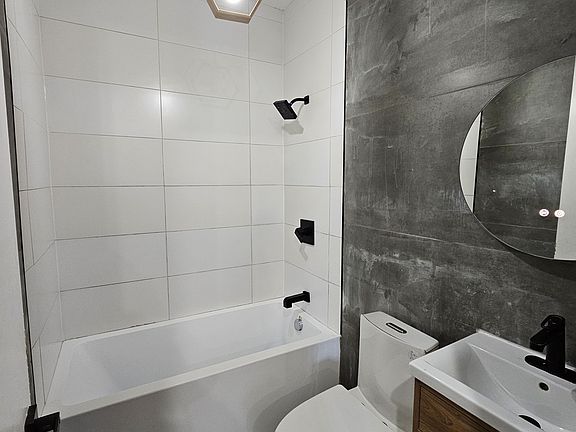 5th image of 946 W Side Ave #3