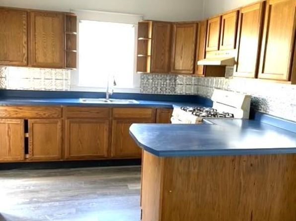 903 W Liveoak St, Coleman, TX 76834