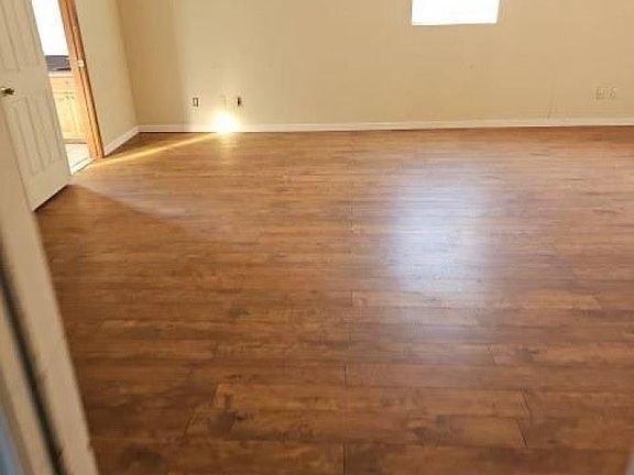 4th image of 901 W Illinois St