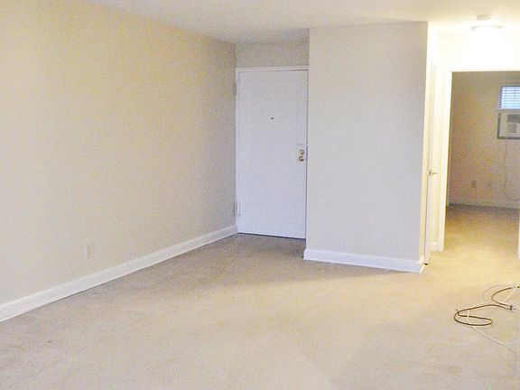 3rd image of 1581 N Colonial Ter APT 202