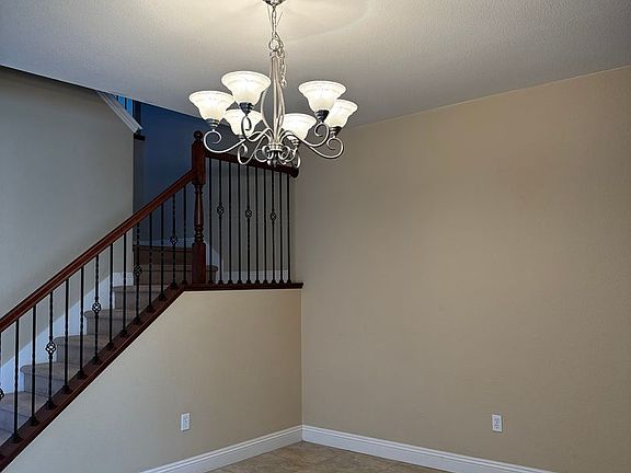 4th image of 2348 Lansdowne Way