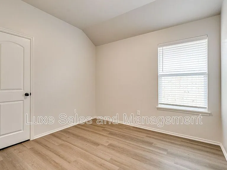 8012 NW 105th St — Photo 20
