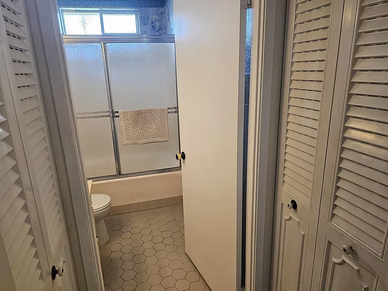 1500 NE 13th Ter #G6 — Photo 17