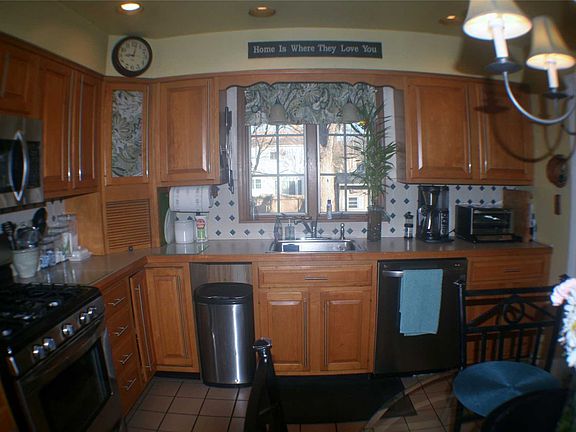 3rd image of 19 Eklund Blvd