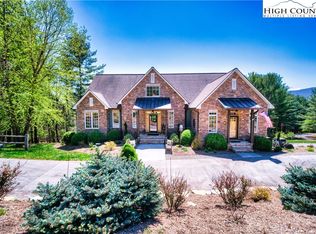 341 Village Pine Dr, Jefferson, NC 28640