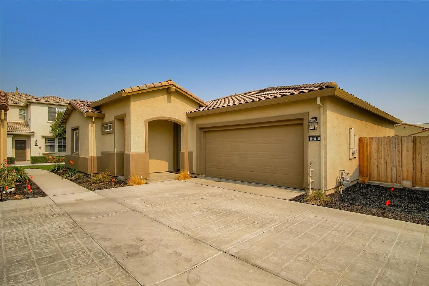 810 Grace Dr photo 1