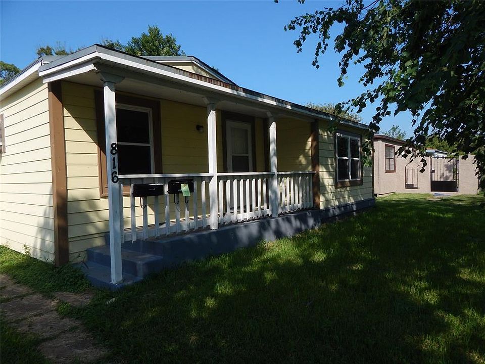 1st image of 816 12th Ave N