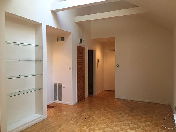 5th image of 1623 N Sedgwick St APT 2R