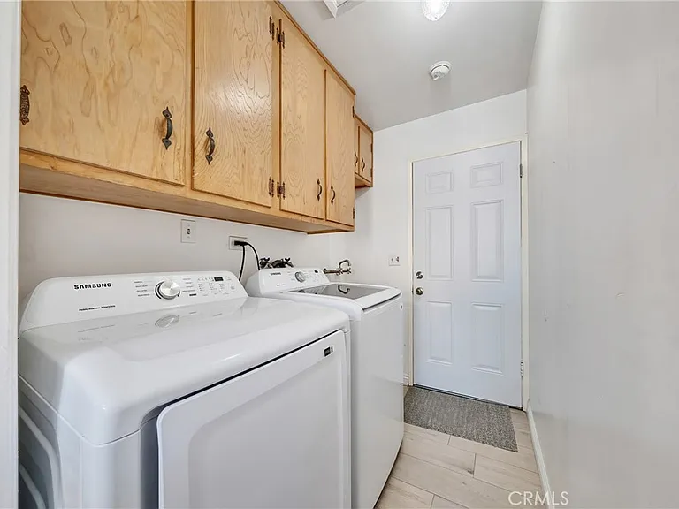 1345 S Jellick Ave — Photo 17